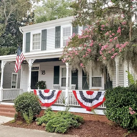 1860 House In The Heart Of Downtown Villa